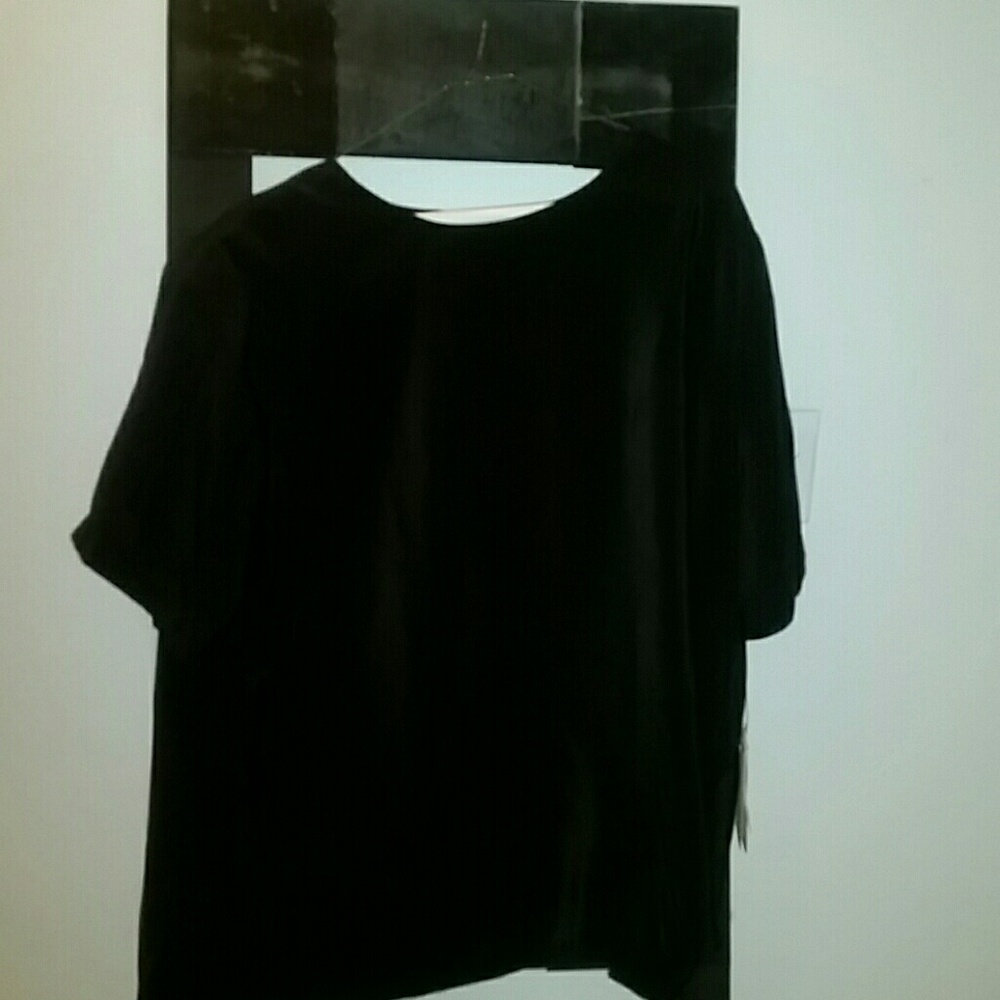 NEVER WORN  black short sleeve blouse